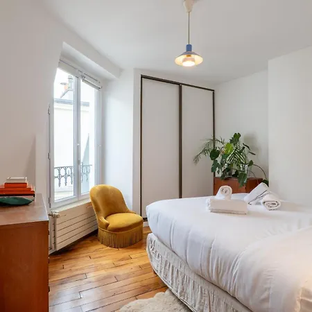 Above Montmartre With Views, Light And Quiet דירה