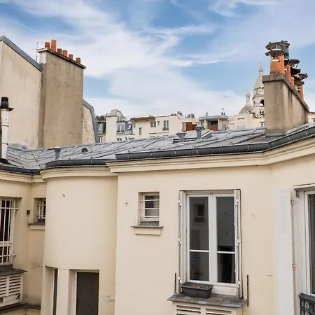Above Montmartre With Views, Light And Quiet דירה